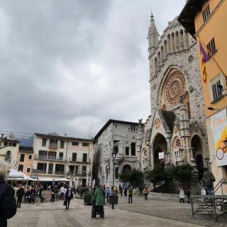 Na dnešek jsme si naplánovali výlet do Sollér a pak tramvají do Port de Sollér. Z přístavu fotky ještě dodáme :-) A...