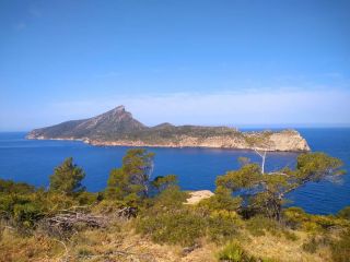 Dnes jsme si udělali výlet do Sant Elm, odkud se dá dostat na ostrov Dragonera. Ta ale naším cílem nebyla. Po turistické...